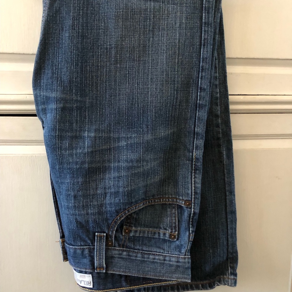 Me a bundle/lot of jeans . Sizes are in pictures